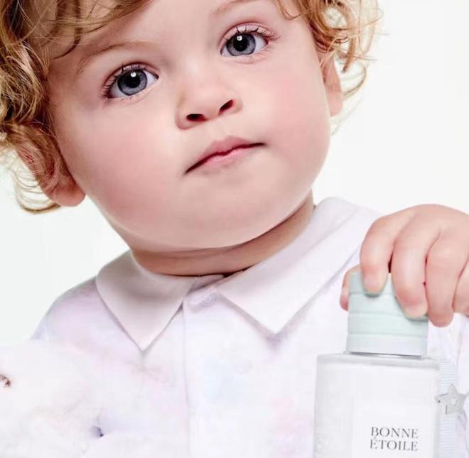 Baby Dior宝宝香水不含酒精Paris Hilton厨具系列贯彻粉色｜是日美妙米博体育事物(图3)